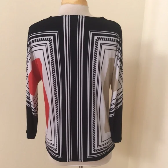 New! Chicos SZ 0 Cayenne 3/4 sleeve keyhole top. - Picture 3 of 9